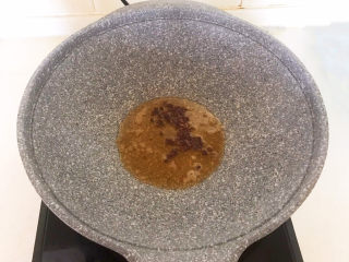 17、炸酥带鱼,加入花椒粒