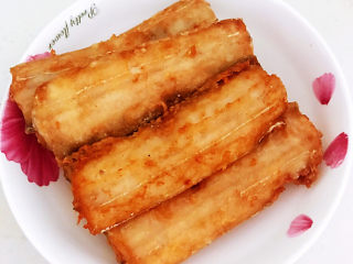 22、炸酥带鱼,带鱼出锅了,色泽金黄,外焦里嫩,香辣适宜,鲜辣鲜美-