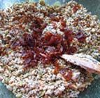 10、京式提浆五仁月饼,搓揉均匀后加入切成细条的果丹皮