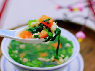 19、茼蒿肉末营养羹,喝上一口超满足。