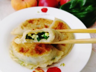 18、韭菜盒子,表皮酥脆，鲜香多汁。