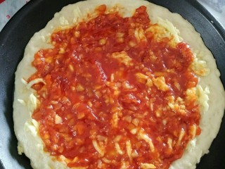13、Pizza,均匀涂上Pizza酱