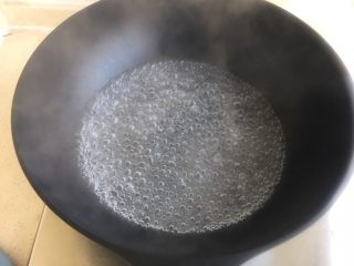 4、冬阴功海鲜粉丝汤,煮开关火