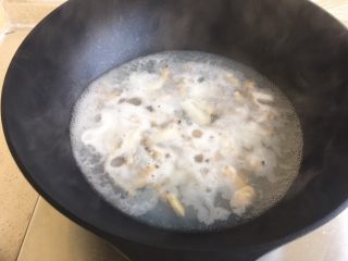 9、冬阴功海鲜粉丝汤,为了去腥