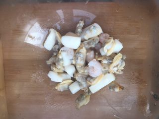 10、冬阴功海鲜粉丝汤,捞出备用