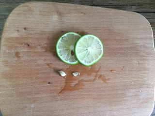 18、冬阴功海鲜粉丝汤,切两片