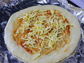 9、火腿披萨,放一层马苏里拉