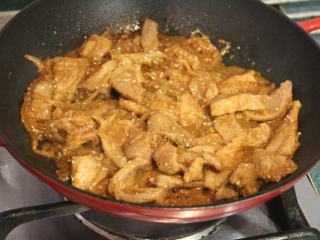 10、韩式烧肉,煮至猪肉变色变熟，有一些收汁。