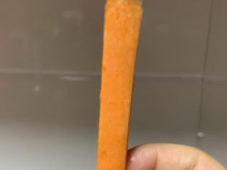 3、紫米寿司,胡萝卜条