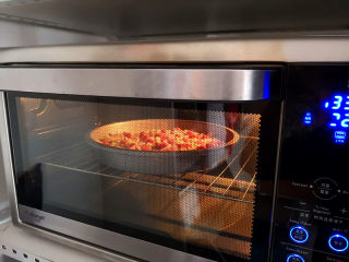 8、大米披萨,烤箱预热，上下火，中层，195度烤15分钟左右，	