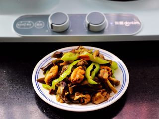 14、茄条炒海虹,啦啦啦,鲜美无比又营养的茄条炒海虹就出锅咯。