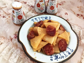 18、冬至美食   快手菜腊肠炒萝卜,腊肠炒白萝卜出锅了~