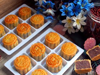 20、50克广式红豆蓉月饼,回油后的月饼口感和卖相都比刚出炉时好，打包装盒就可以送人啦！