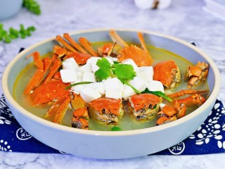 15、蒜泥螃蟹,蒜香浓郁，营养丰富。