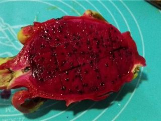 4、鲜果沙巴翁,火龙果切丁;