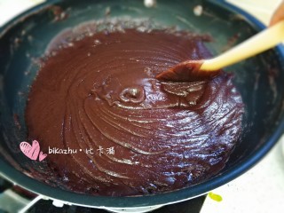 8、细腻不甜、可以做月饼馅的红豆沙,炒干水分