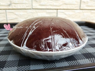 13、细腻不甜、可以做月饼馅的红豆沙,出锅后包上保鲜膜、冷却后可进行下一步操作，暂时不用可冰箱保存、