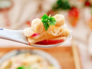 15、扇贝丁炖水萝卜,吃上一口，解馋又补钙益智，常吃会有一种清爽宜人的感觉，这对解除一些烦恼症状无疑是有益的。