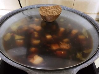 17、红烧鹌鹑蛋,盖上锅盖，大火烧开