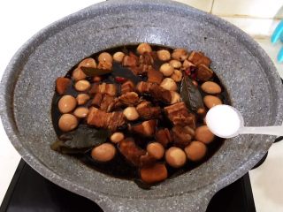 19、红烧鹌鹑蛋,加入5克精盐