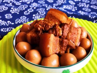 21、红烧鹌鹑蛋,红烧鹌鹑蛋出锅了，好香啊～红烧鹌鹑蛋可以下酒，也可以下饭，鲜香适宜，营养丰富，不油不腻…