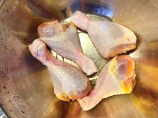 1、照烧鸡腿,我选用的是琵琶腿,比大鸡腿肉质要嫩。