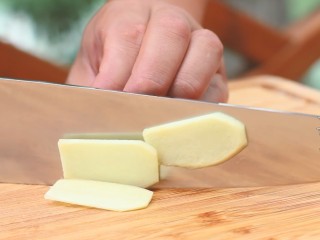 4、新加坡肉骨茶,姜切片。