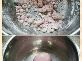 2、猫爪汤圆,将粉均匀混成雪花即小团状