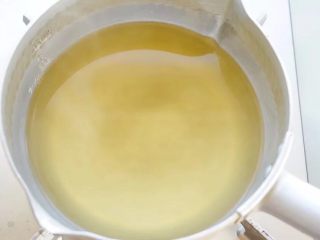 8、鲜虾馄饨,汤底，我自己做了日式昆布柴鱼高汤。因为无油鲜美，所以经常做。家里有肉汤就用肉汤，要是有鸡汤的话，恭喜你可以做碗比外头馄饨店还好吃的馄饨了～