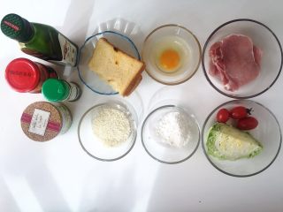 1、小芽早餐-日式炸猪排(烤箱版非油炸) ,准备好所有食材