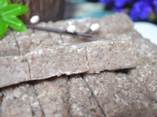 13、芡实糕,很劲道，好吃，芡实味道很浓。