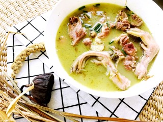 13、#秋味儿#滋阴养胃铁皮石斛番鸭汤,汤汁浓醇，鸭肉软烂，每一口都是美味。