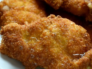 13、脆皮鸡饭,鸡胸肉很好熟的。炸好先稍微晾凉一下