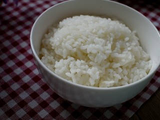 14、脆皮鸡饭,盛一碗米饭