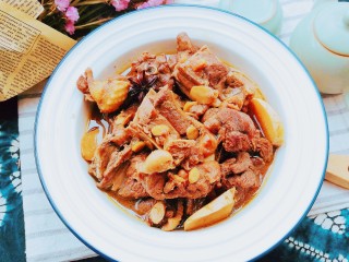 15、滋阴益气止汗，黄芪石斛番鸭煲,黄芪番鸭煲，香气扑鼻，鸭肉软烂，姜香辛黄芪香醇，既能补气养血又梦滋阴润肺，正适合春季提升机体免疫力