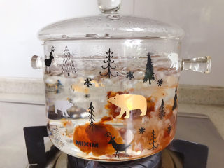 6、桃胶金燕耳苹果甜汤～提高免疫力佳品,大火烧开之后转小火，煮15分钟