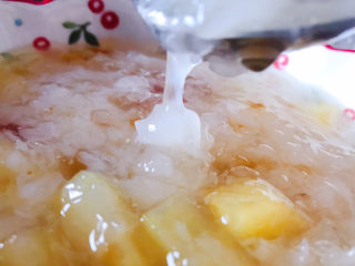 13、桃胶金燕耳苹果甜汤～提高免疫力佳品,看～很赞的拉丝