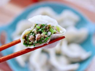 16、冬至美食～牛肉茼蒿饺子,皮薄馅足超过瘾，不要太好吃了，老公吃了一盘还想吃。