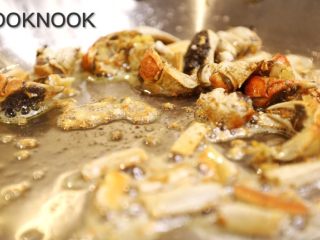 3、起司螃蟹通心粉,炒香蟹壳