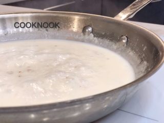 8、起司螃蟹通心粉,直到冒小泡转小火