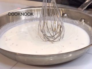 9、起司螃蟹通心粉,继续搅拌