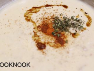 12、起司螃蟹通心粉,倒入上海辣酱油继续搅拌