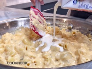 17、起司螃蟹通心粉,加鲜奶油 稀释一下