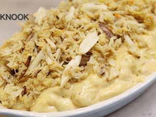 19、起司螃蟹通心粉,均匀地将蟹肉平铺在意面上