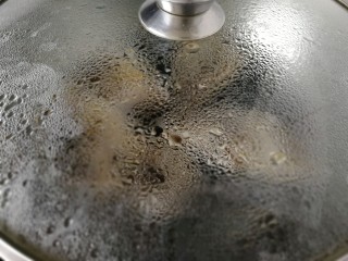 12、清蒸生蚝,蒸5分钟。