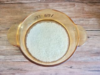 1、泰式芒果糯米饭【coconut sticky rice with mango】,糯米洗干净后泡水 3小时以上