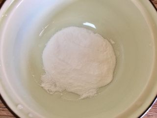 9、泰式芒果糯米饭【coconut sticky rice with mango】,椰浆粉倒入碗中