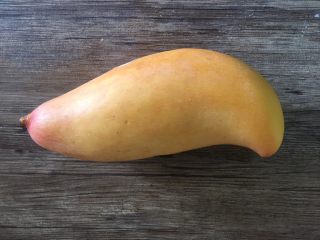 18、泰式芒果糯米饭【coconut sticky rice with mango】,大芒果洗净