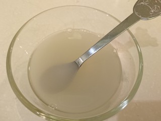 7、培根大阪燒,加100g的水，讓鰹魚素融化先。