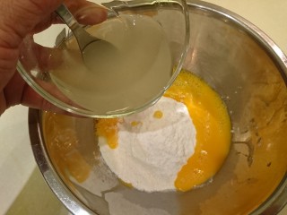 17、培根大阪燒,鰹魚素（水）加入。